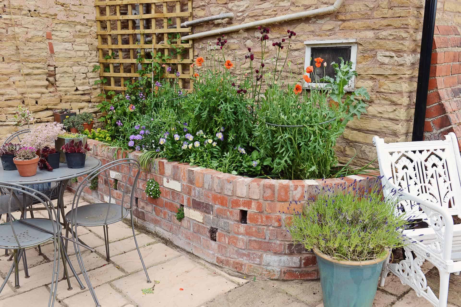 residential and commercial gardens - Geoffrey Urch Landscaping